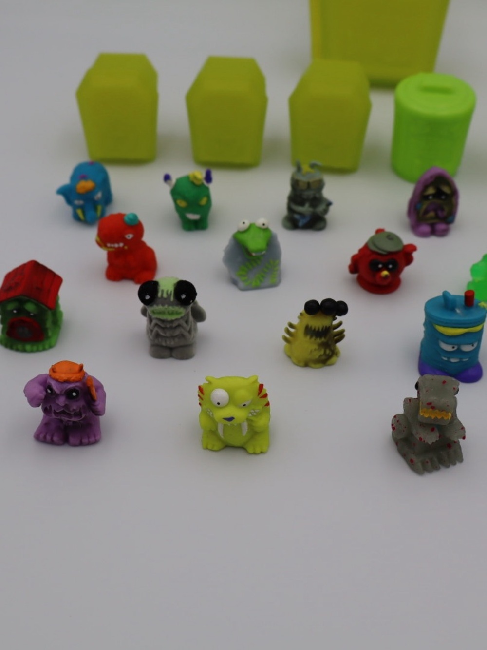 The Trash Pack Series lot of 22 Trashies Moose mini figures - Picture 8 of 10